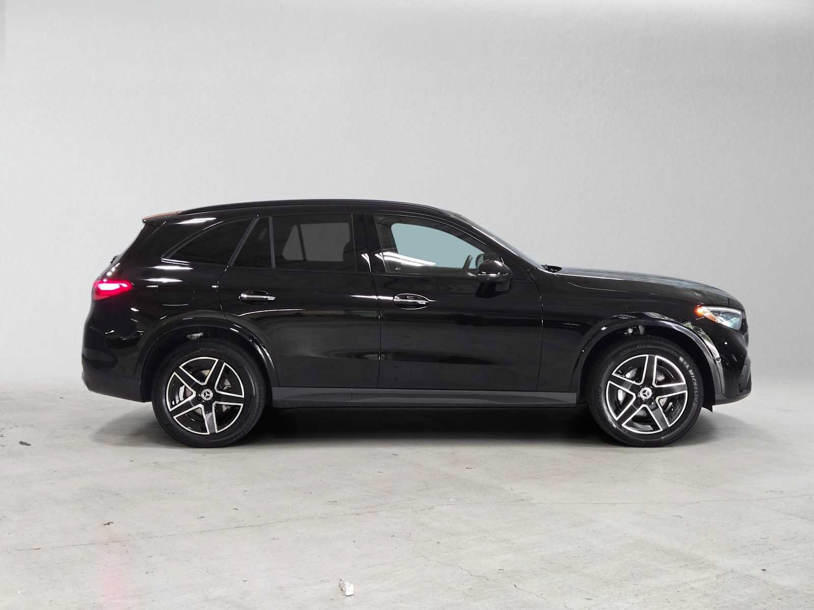 Used 2026 Mercedes-Benz GLC 300 4MATIC image 2