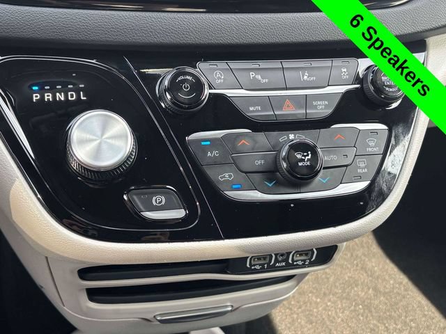 Used 2023 Chrysler Pacifica Touring-L FWD image 18