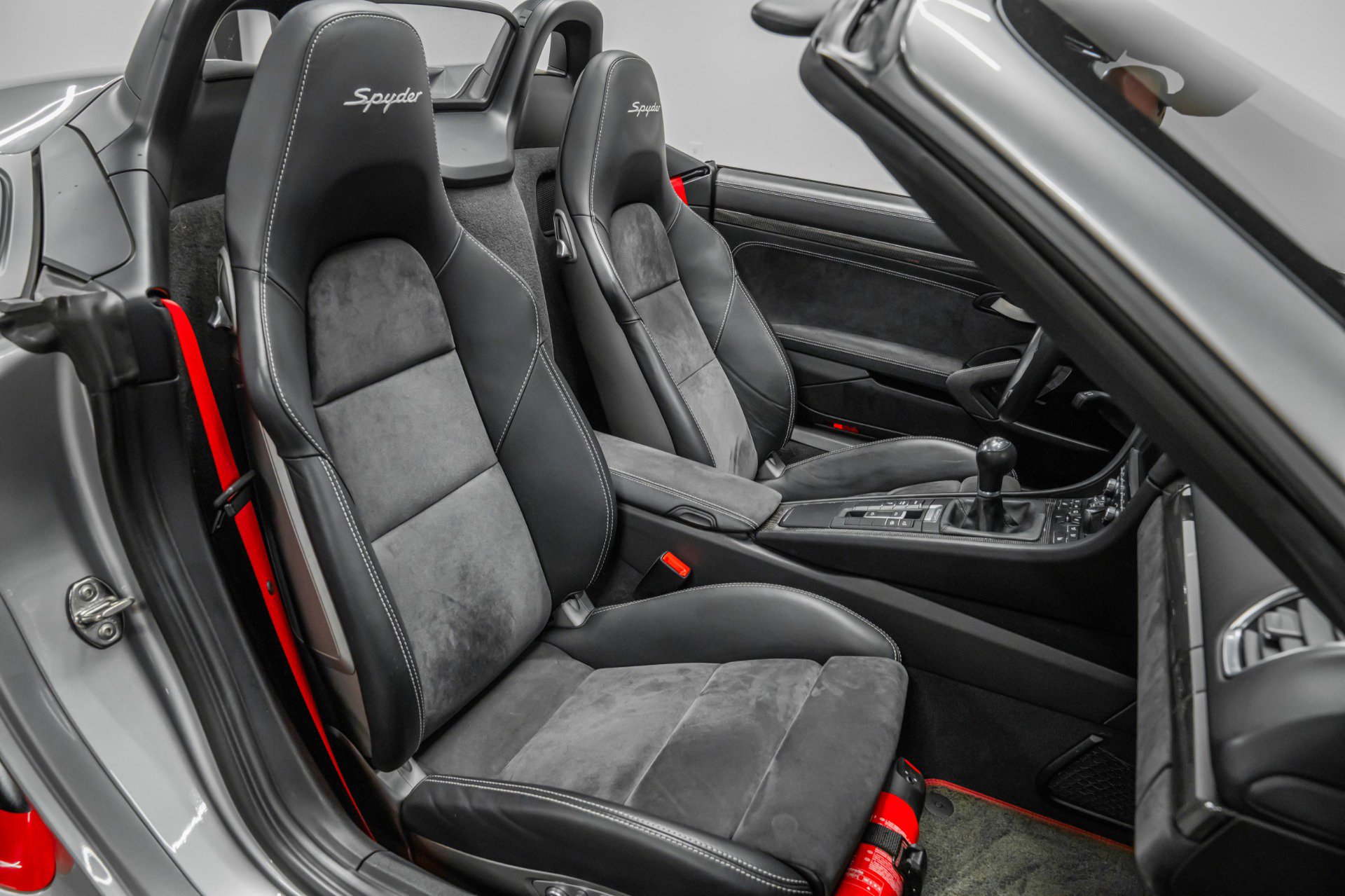 Used 2016 Porsche Boxster Spyder image 31