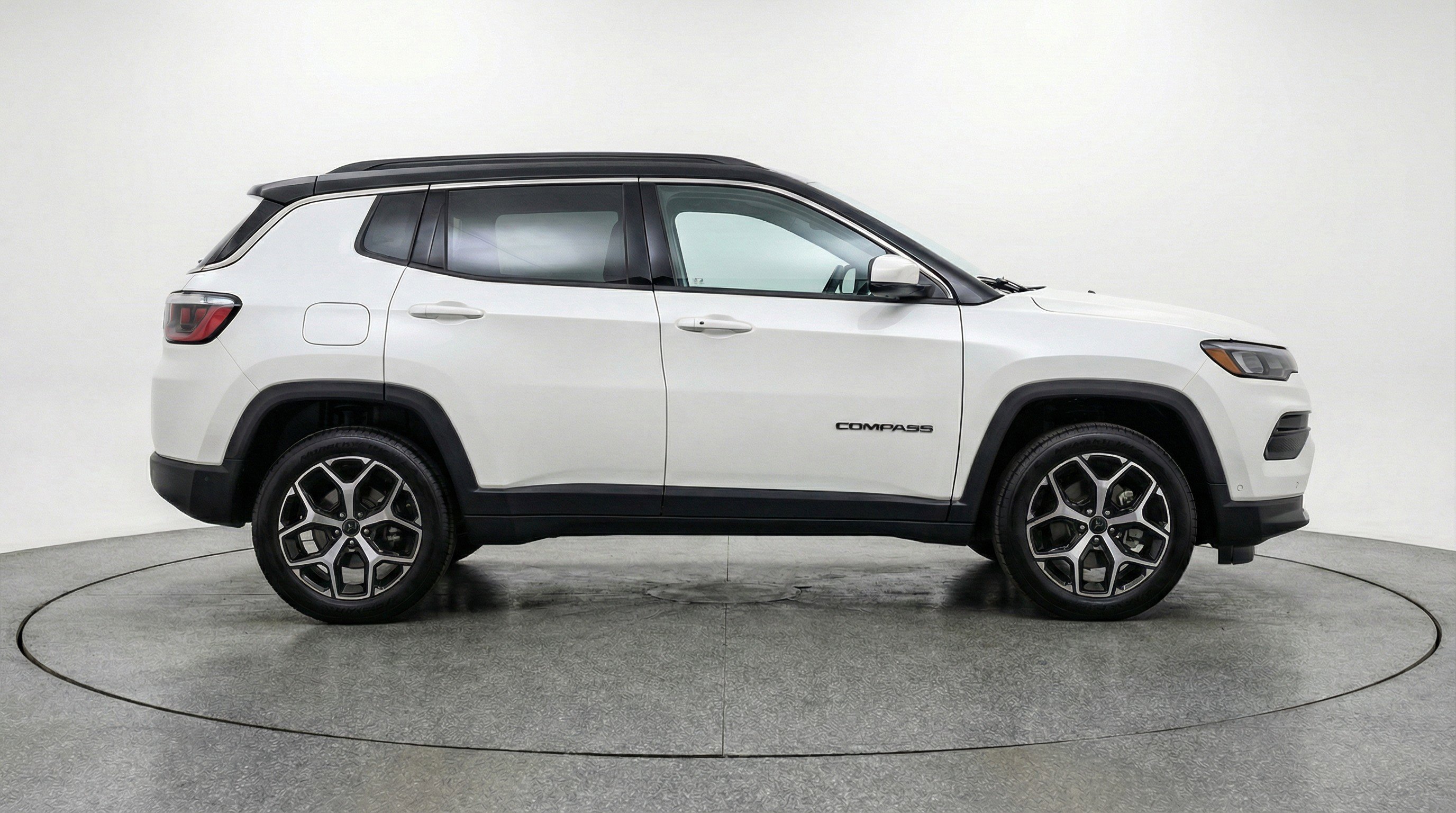 Used 2025 Jeep Compass Limited AWD/4WD image 11