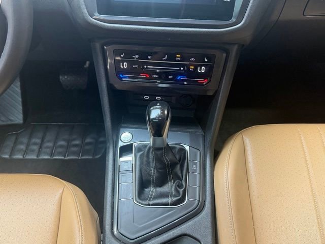 Used 2024 Volkswagen Tiguan SE w/ Panoramic Sunroof Package FWD image 16