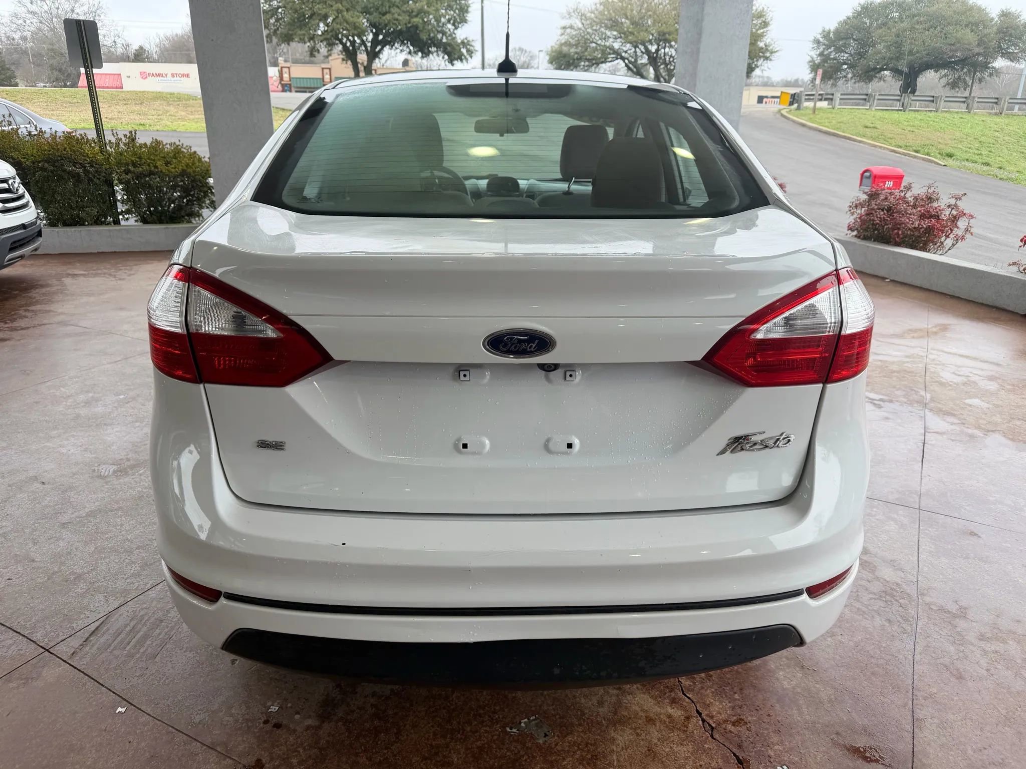 Used 2018 Ford Fiesta SE image 5
