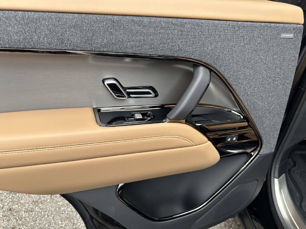 New 2026 Land Rover Range Rover Sport SE AWD/4WD image 12