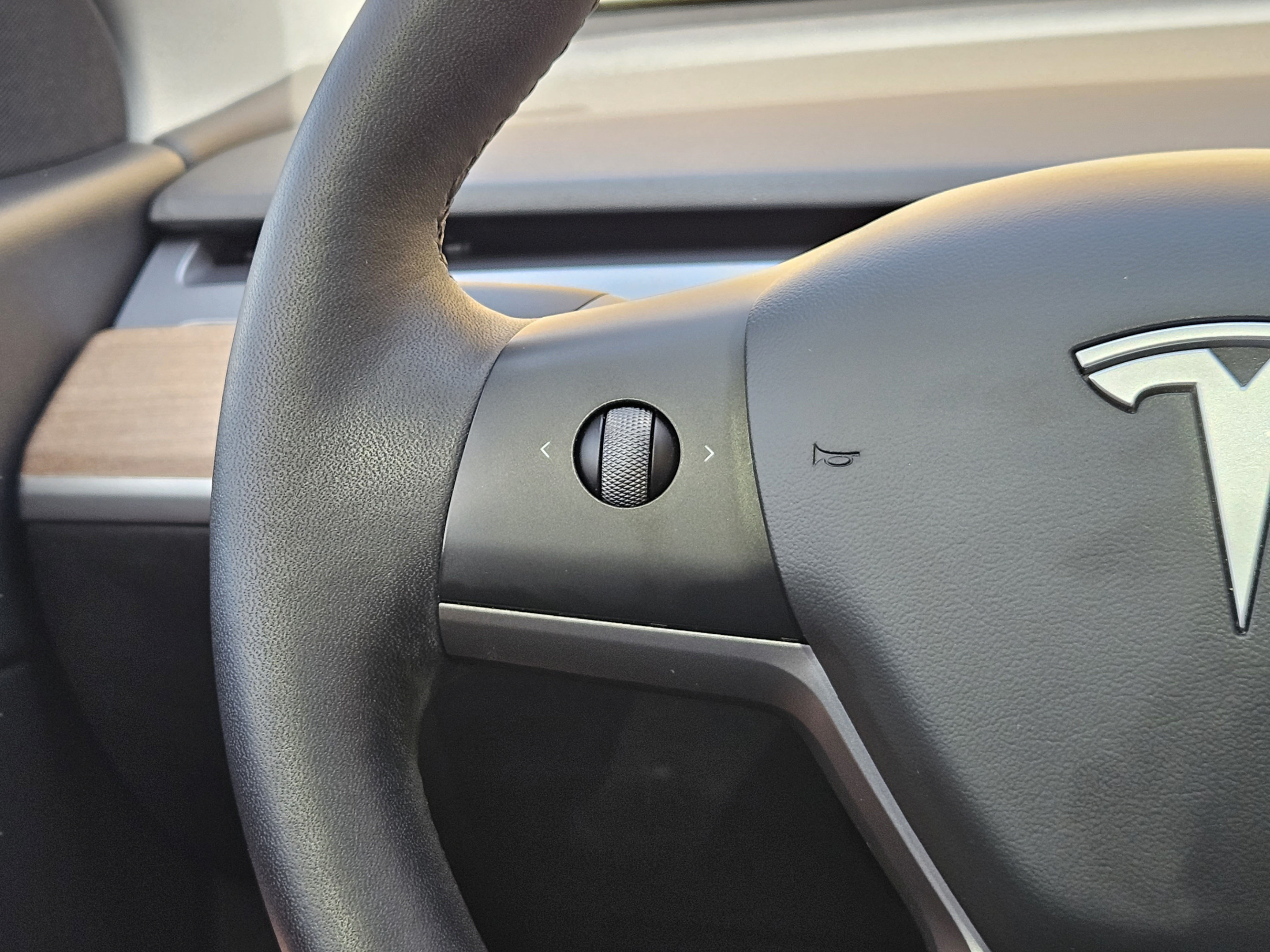 Used 2022 Tesla Model Y Long Range AWD/4WD image 24