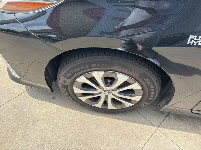 Used 2022 Toyota Prius Prime XLE FWD image 12