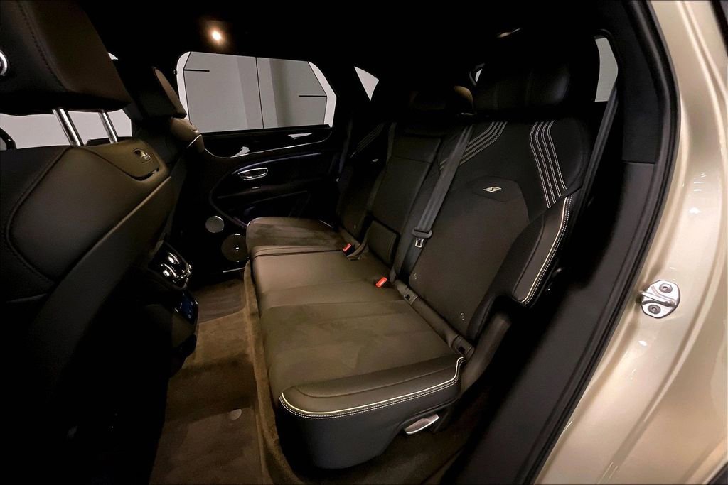 Used 2023 Bentley Bentayga image 27