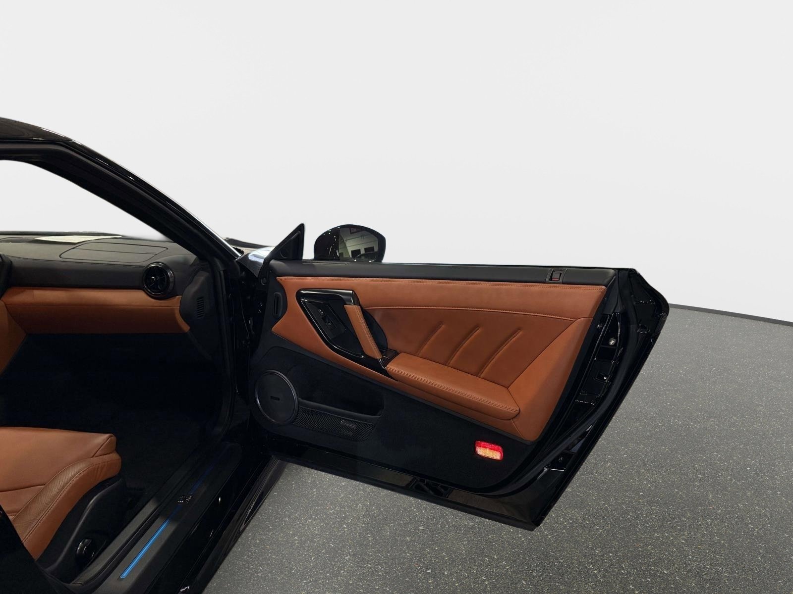 Used 2021 Nissan GT-R Premium image 42