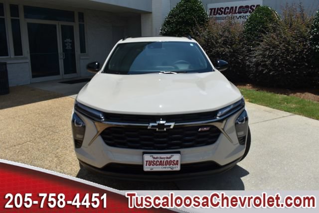 New 2026 Chevrolet Trax RS w/ Sunroof Package FWD image 4