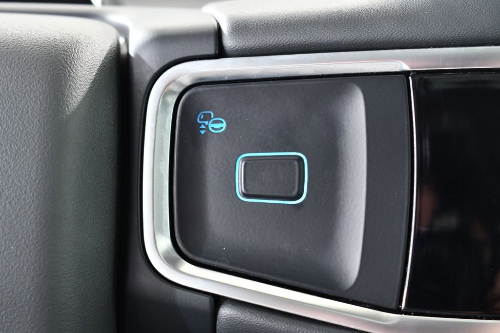 Used 2025 Ford Expedition Active image 32