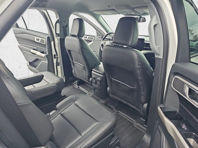 Used 2022 Ford Explorer XLT w/ Equipment Group 202A image 11