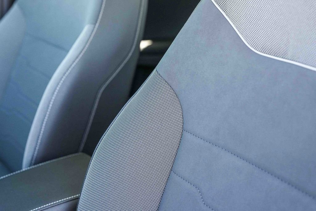 Used 2025 Volkswagen Taos SE image 25