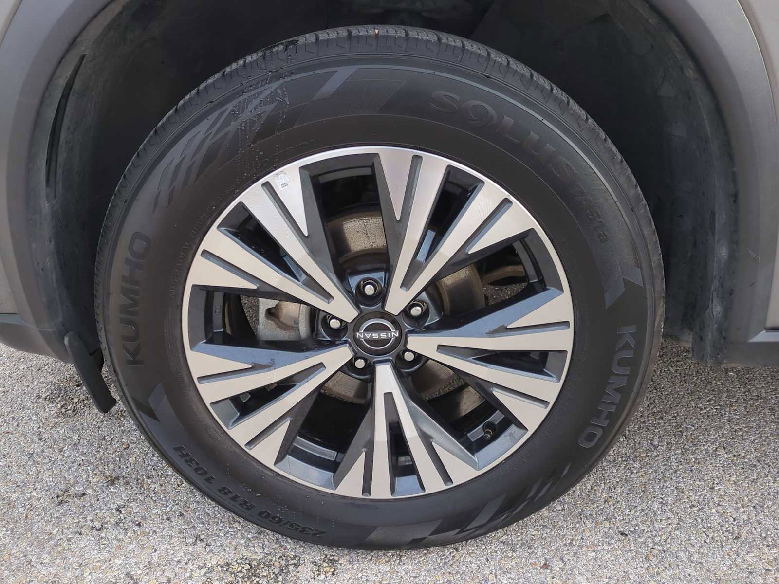 Used 2023 Nissan Rogue SV image 32