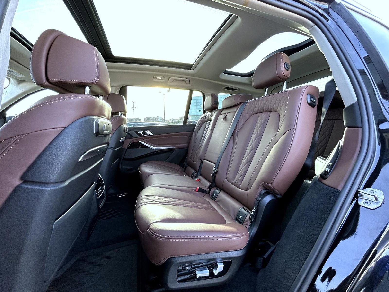 Used 2023 BMW X7 xDrive40i w/ Executive Package image 19