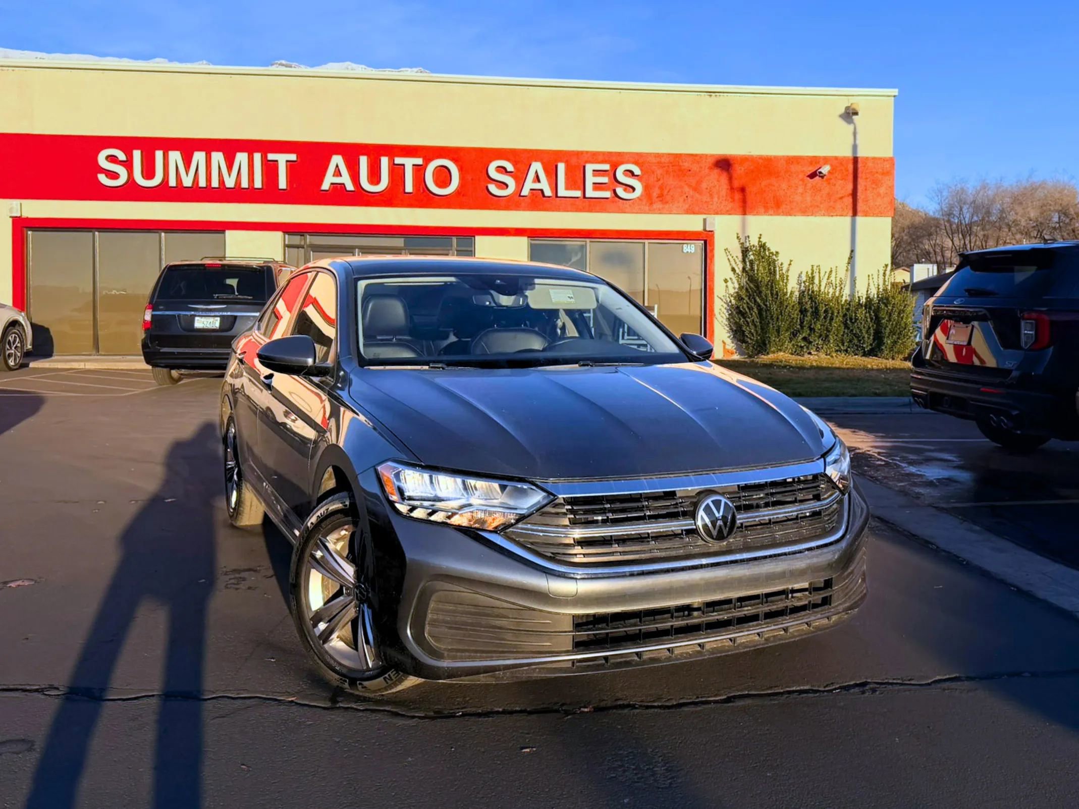 Used 2023 Volkswagen Jetta SE image 2