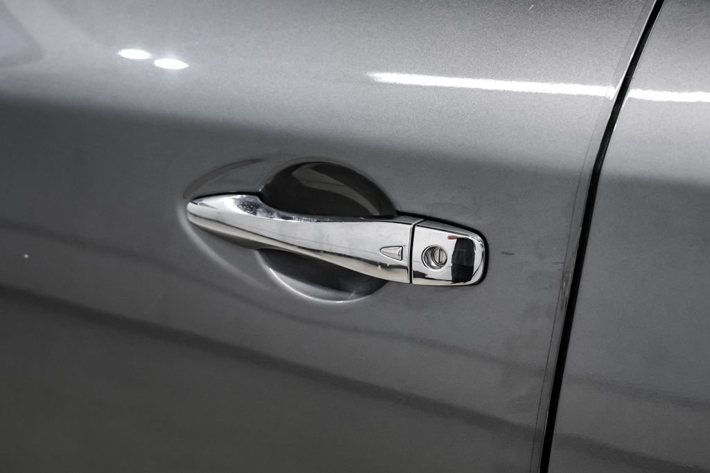Used 2020 Nissan Pathfinder Platinum FWD image 46