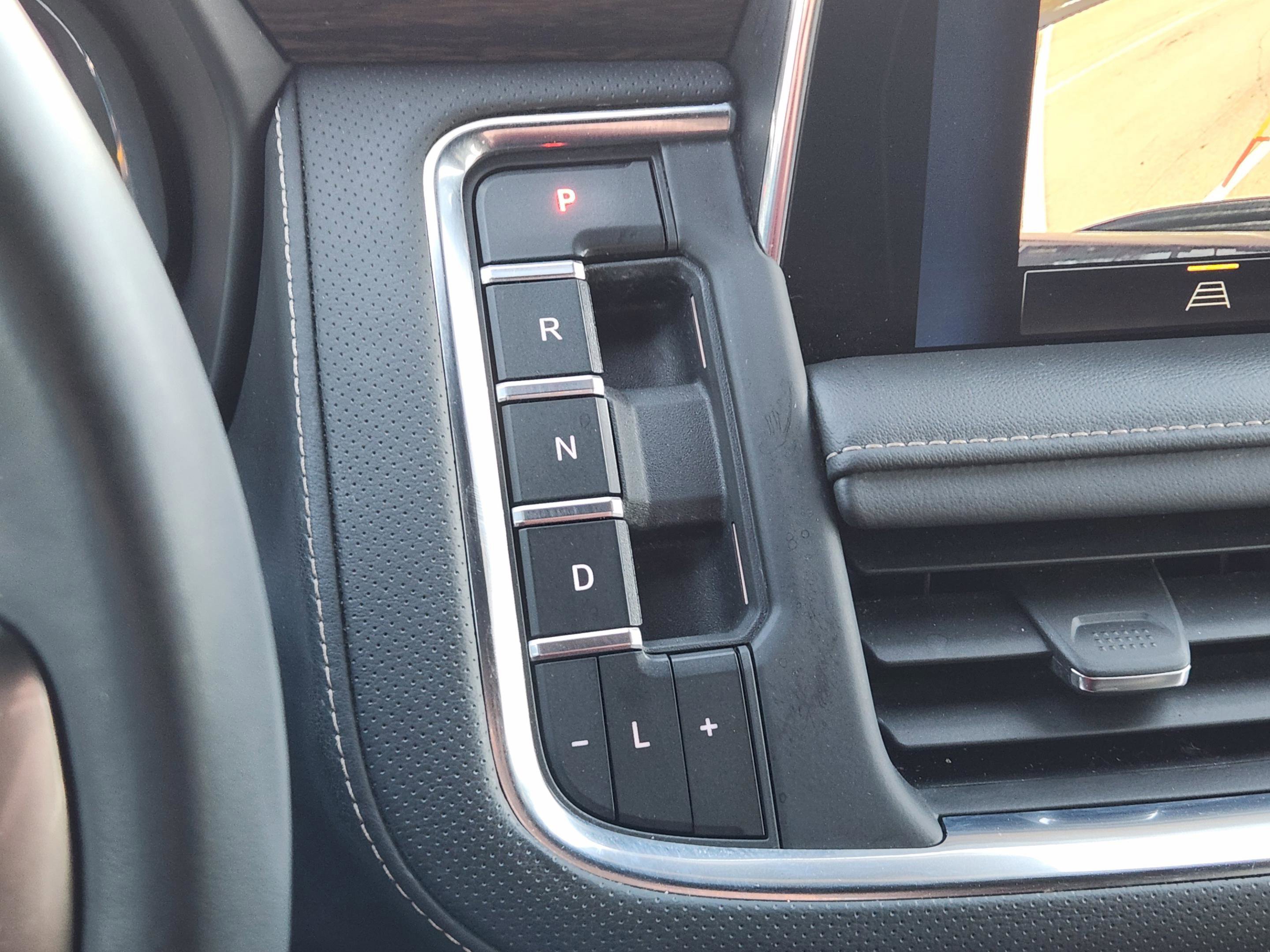 Used 2023 Chevrolet Tahoe Premier AWD/4WD image 19