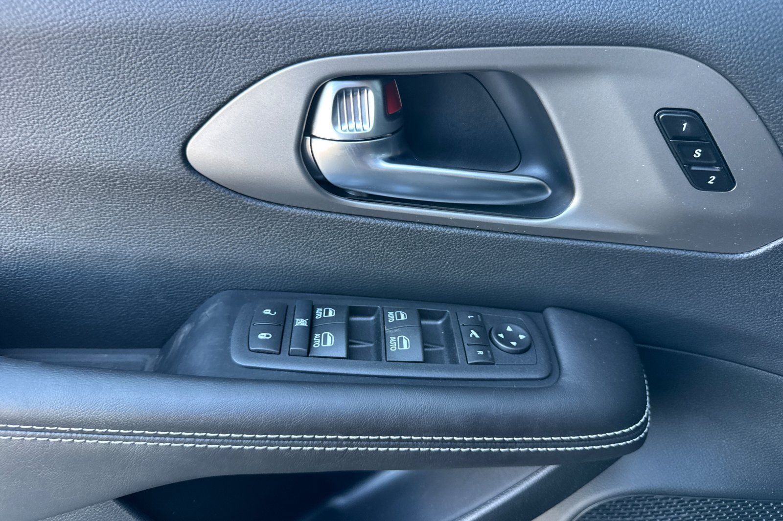 New 2027 Chrysler Pacifica Limited AWD/4WD image 10