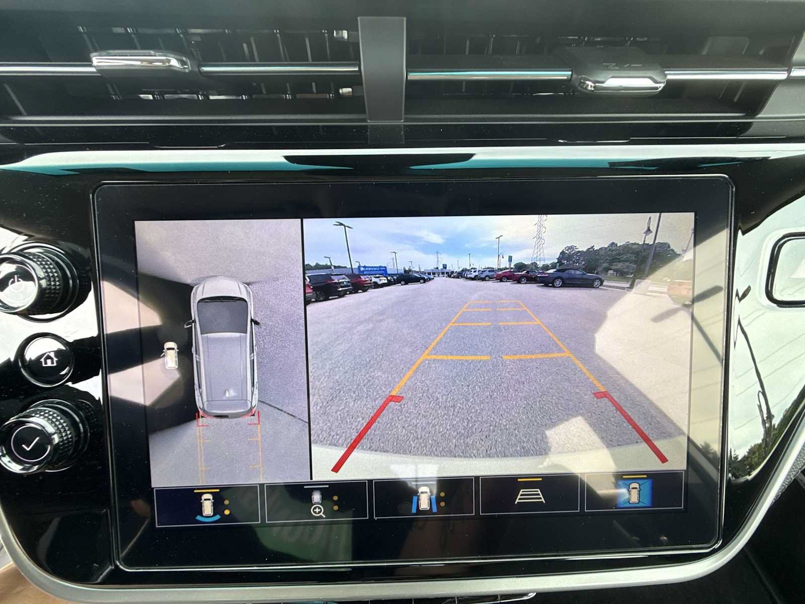 Certified 2022 Chevrolet Bolt LT w/ Infotainment Package FWD image 14