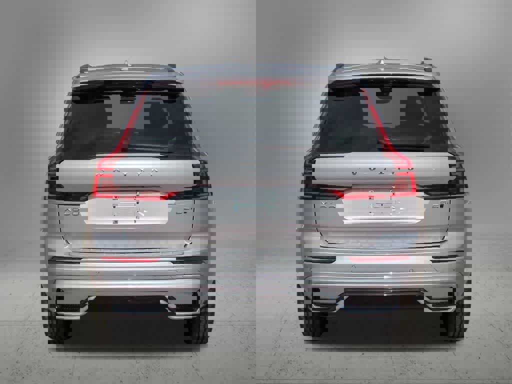 Used 2026 Volvo XC60 B5 Plus w/ Protection Package Premier image 5