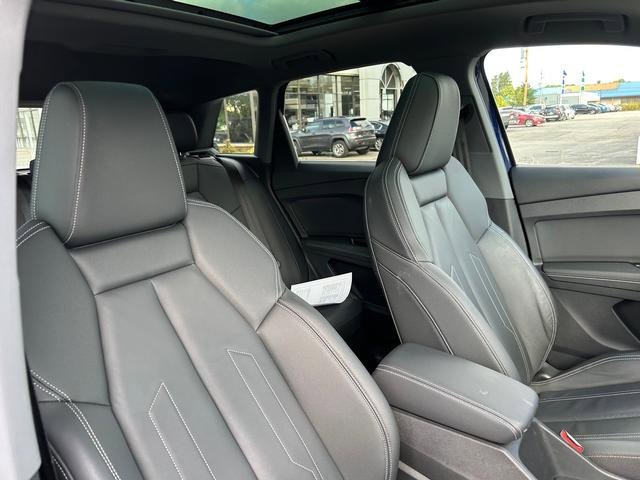 Used 2022 Audi Q4 e-tron Premium Plus w/ Premium Plus image 32
