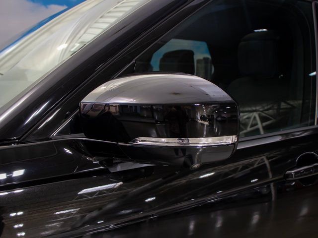 Certified 2025 Land Rover Discovery Metropolitan Edition image 10