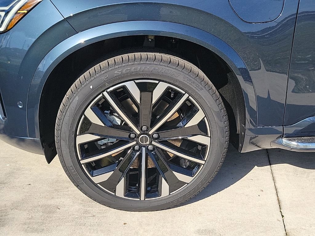 New 2026 Volvo XC90 T8 Ultra w/ Lounge Package image 3