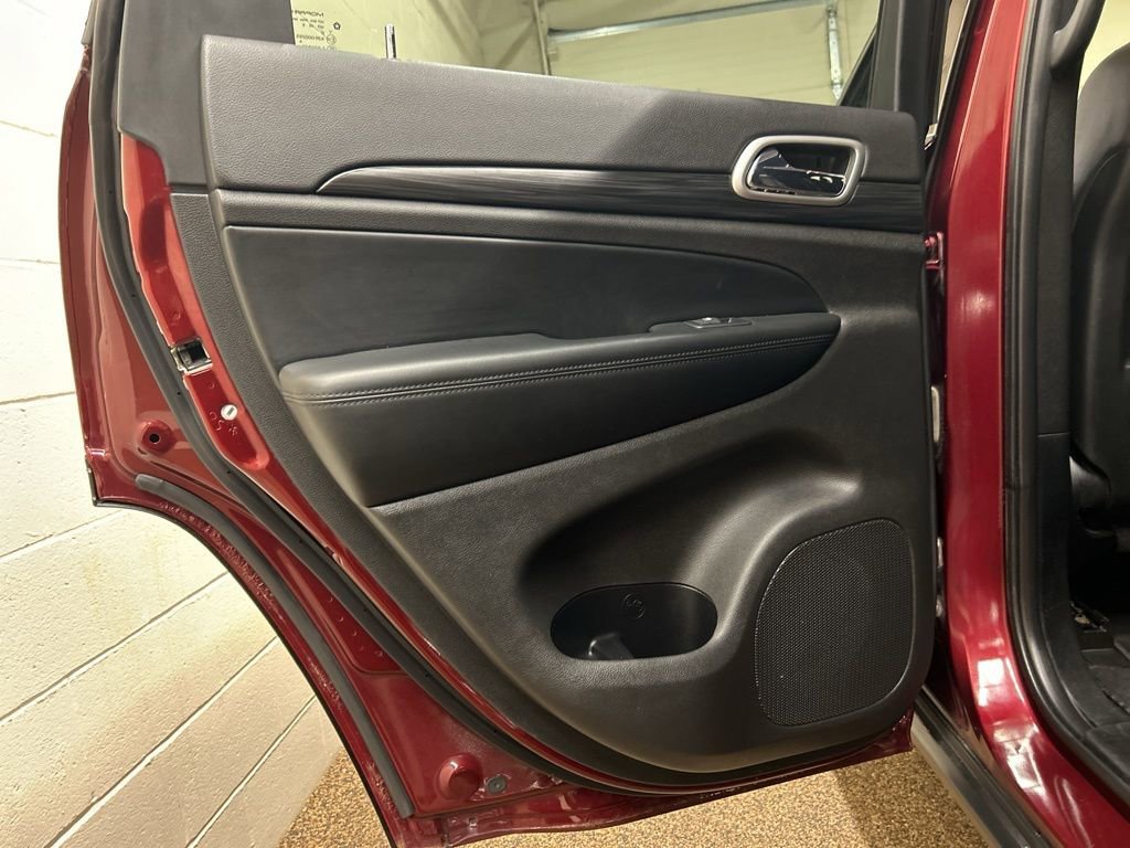 Used 2020 Jeep Grand Cherokee Laredo image 14