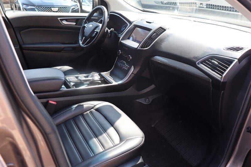 Used 2019 Ford Edge SEL w/ Equipment Group 201A AWD/4WD image 18