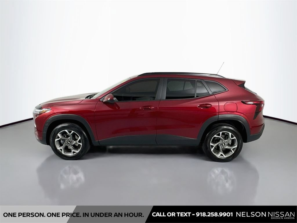 Used 2025 Chevrolet Trax LT w/ Driver Confidence Package FWD image 8