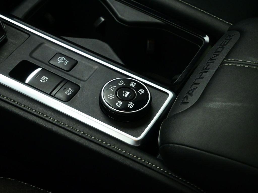 Used 2024 Nissan Pathfinder SL image 58