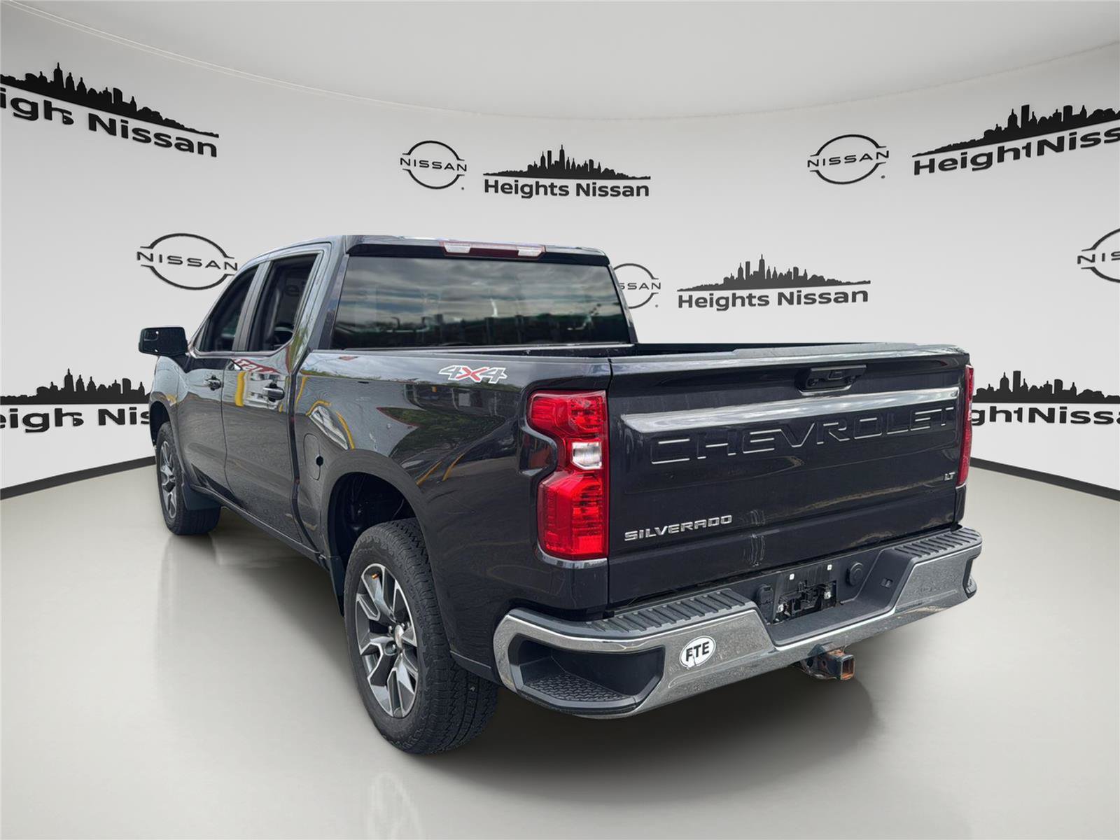 Used 2023 Chevrolet Silverado 1500 LT AWD/4WD image 5