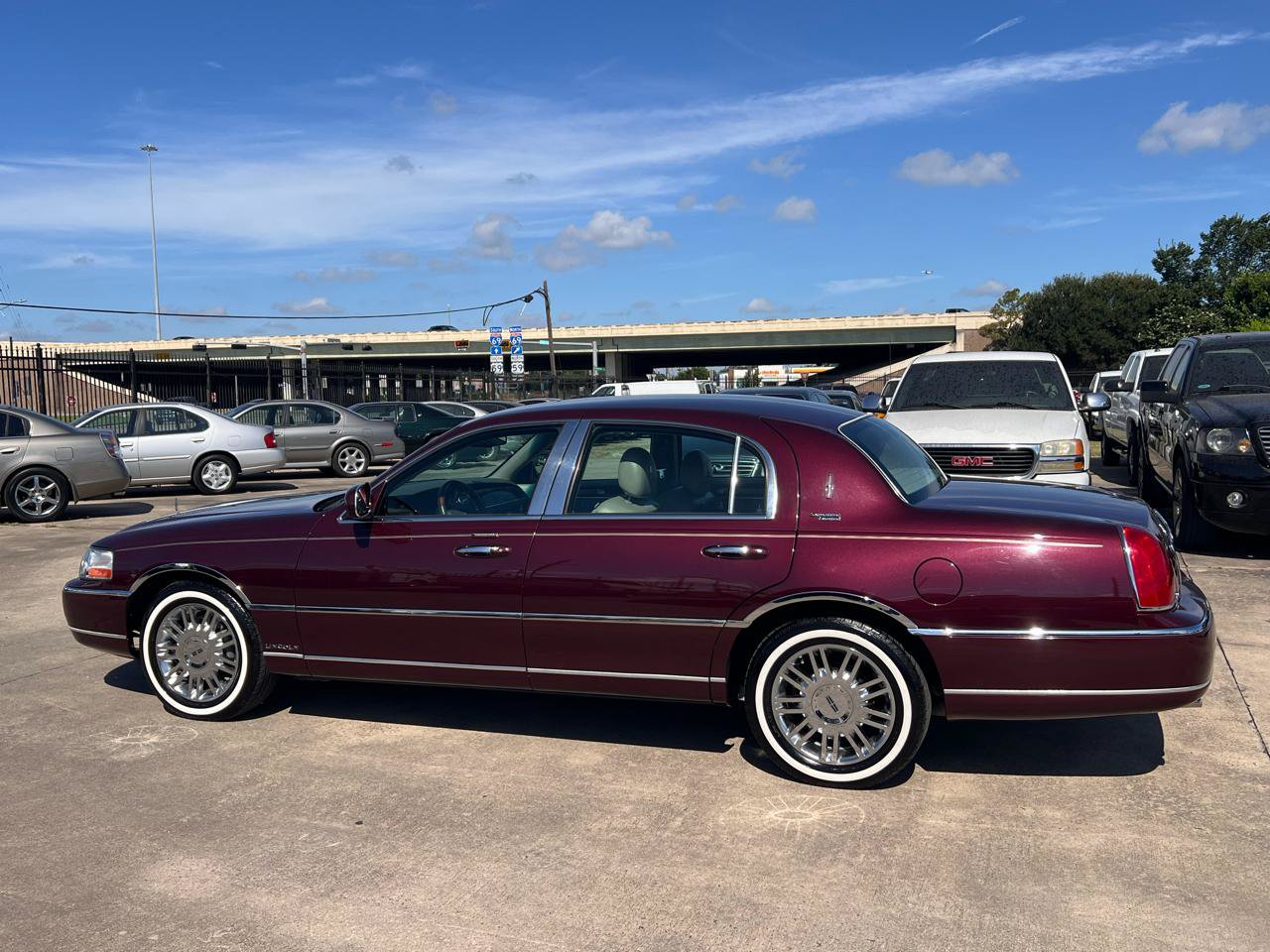 Used 2006 Lincoln Town Car Signature RWD image 4