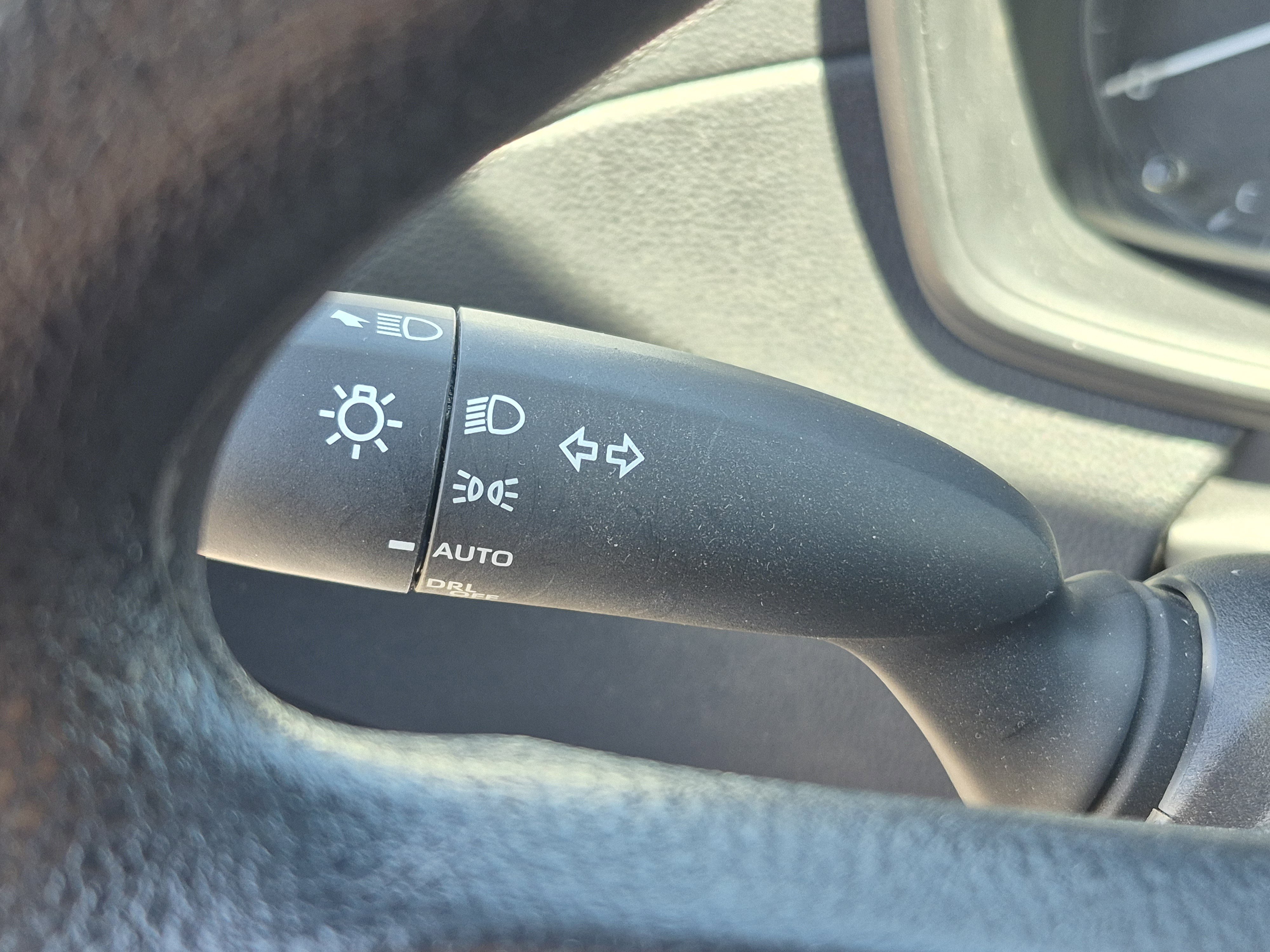 Used 2025 Toyota Corolla Cross AWD Hybrid image 34