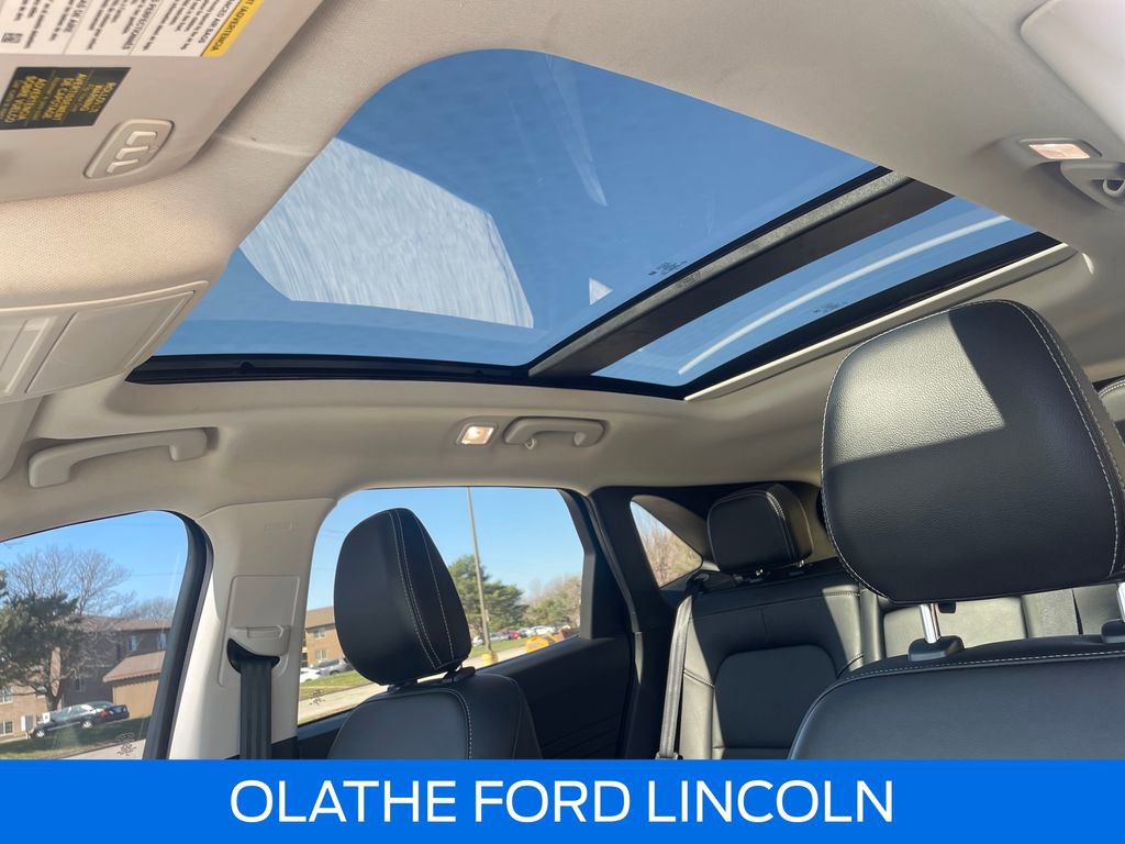 Used 2022 Ford Escape Titanium image 27