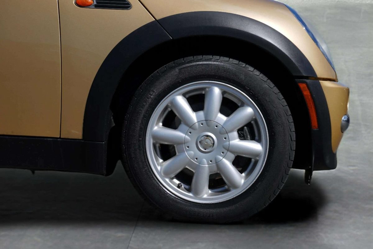 Used 2004 MINI Cooper Hardtop FWD image 9