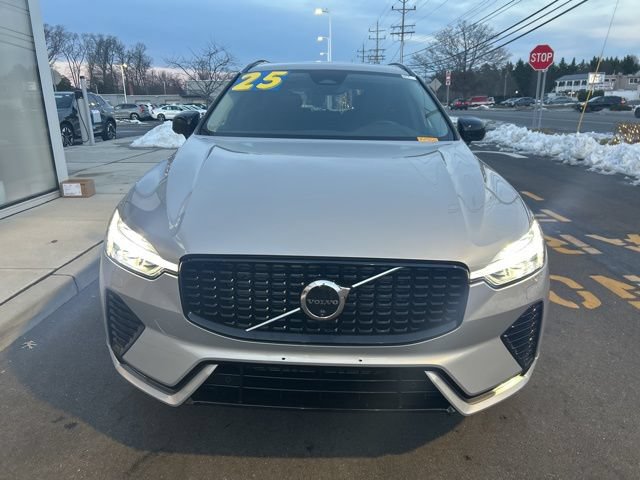 Certified 2025 Volvo XC60 B5 Plus AWD/4WD image 7