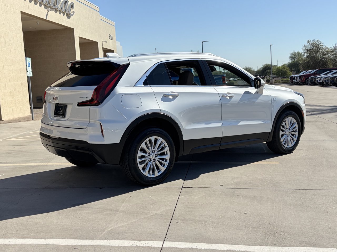 Certified 2024 Cadillac XT4 Luxury w/ Cold Weather Package FWD image 5