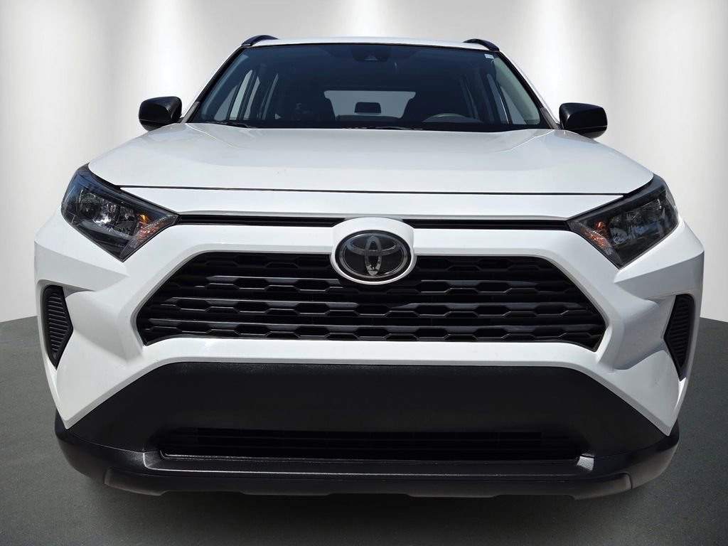 Used 2019 Toyota RAV4 LE FWD image 2