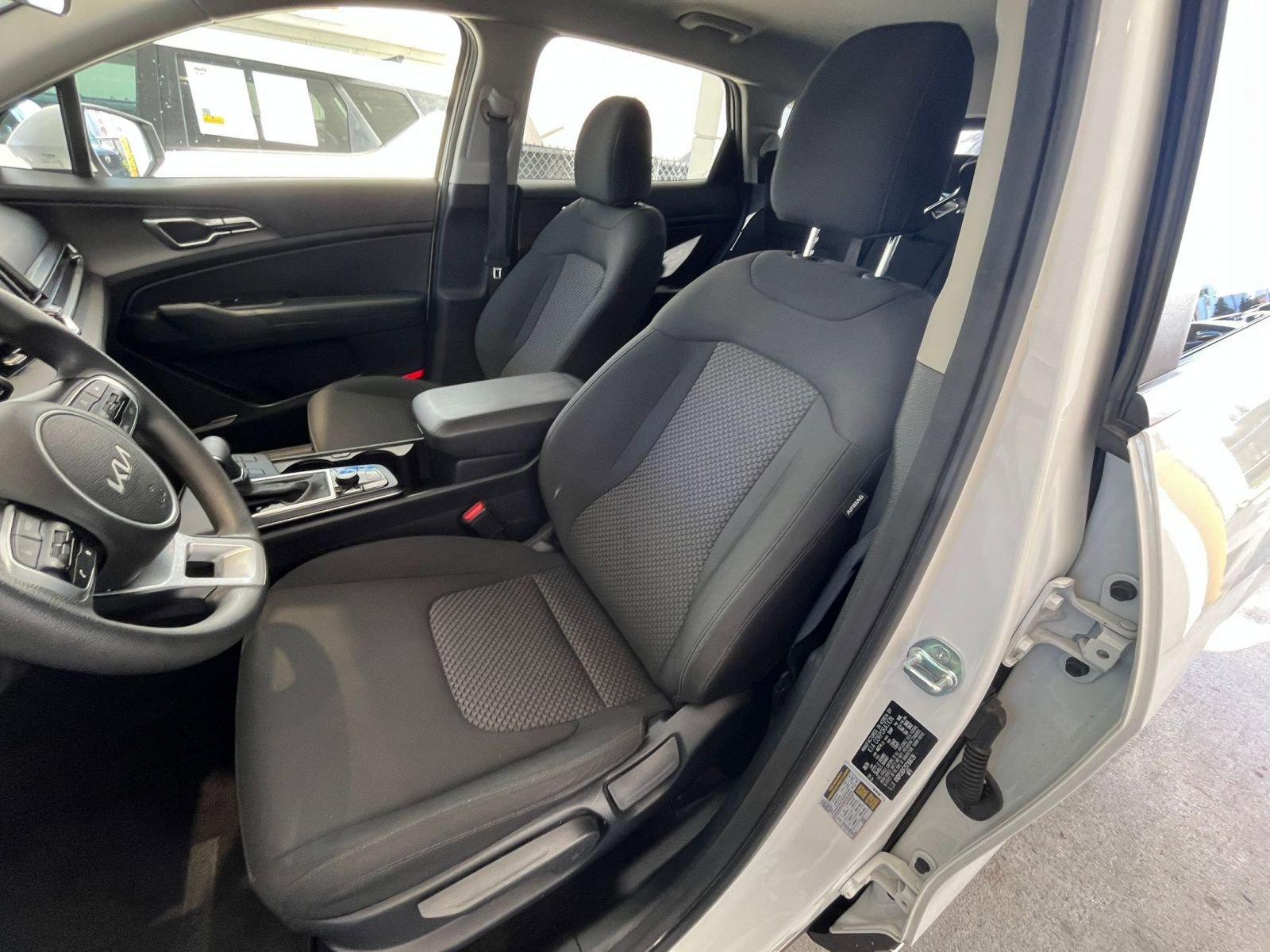 Used 2025 Kia Sportage LX image 35