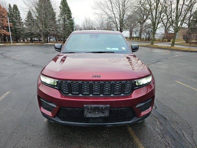 Used 2024 Jeep Grand Cherokee Altitude image 9