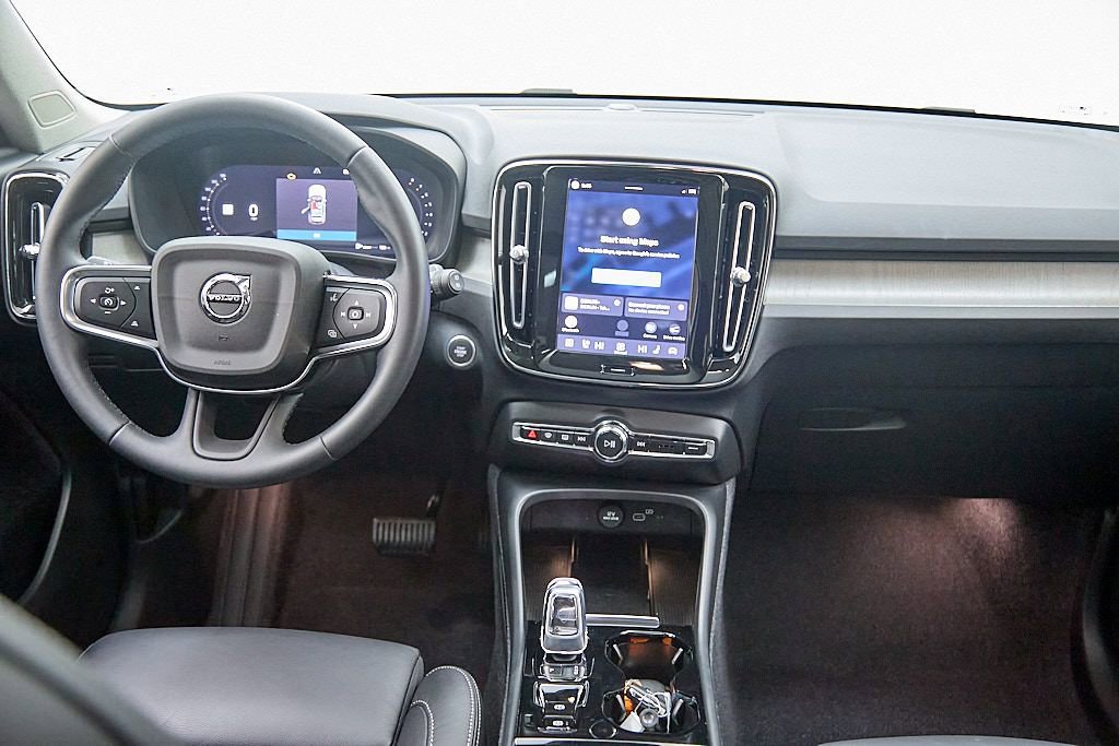 Certified 2023 Volvo XC40 B5 Plus image 23