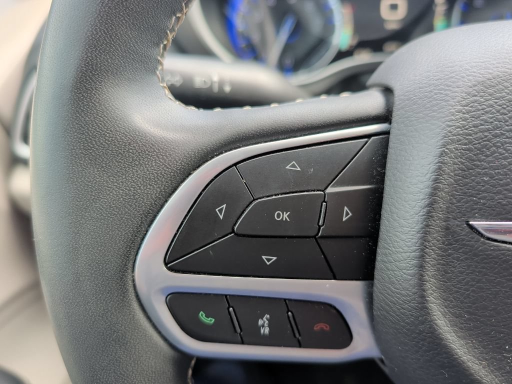 Used 2024 Chrysler Pacifica Touring-L FWD image 14
