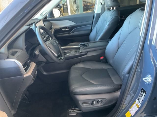 Used 2025 Toyota Grand Highlander FWD image 4