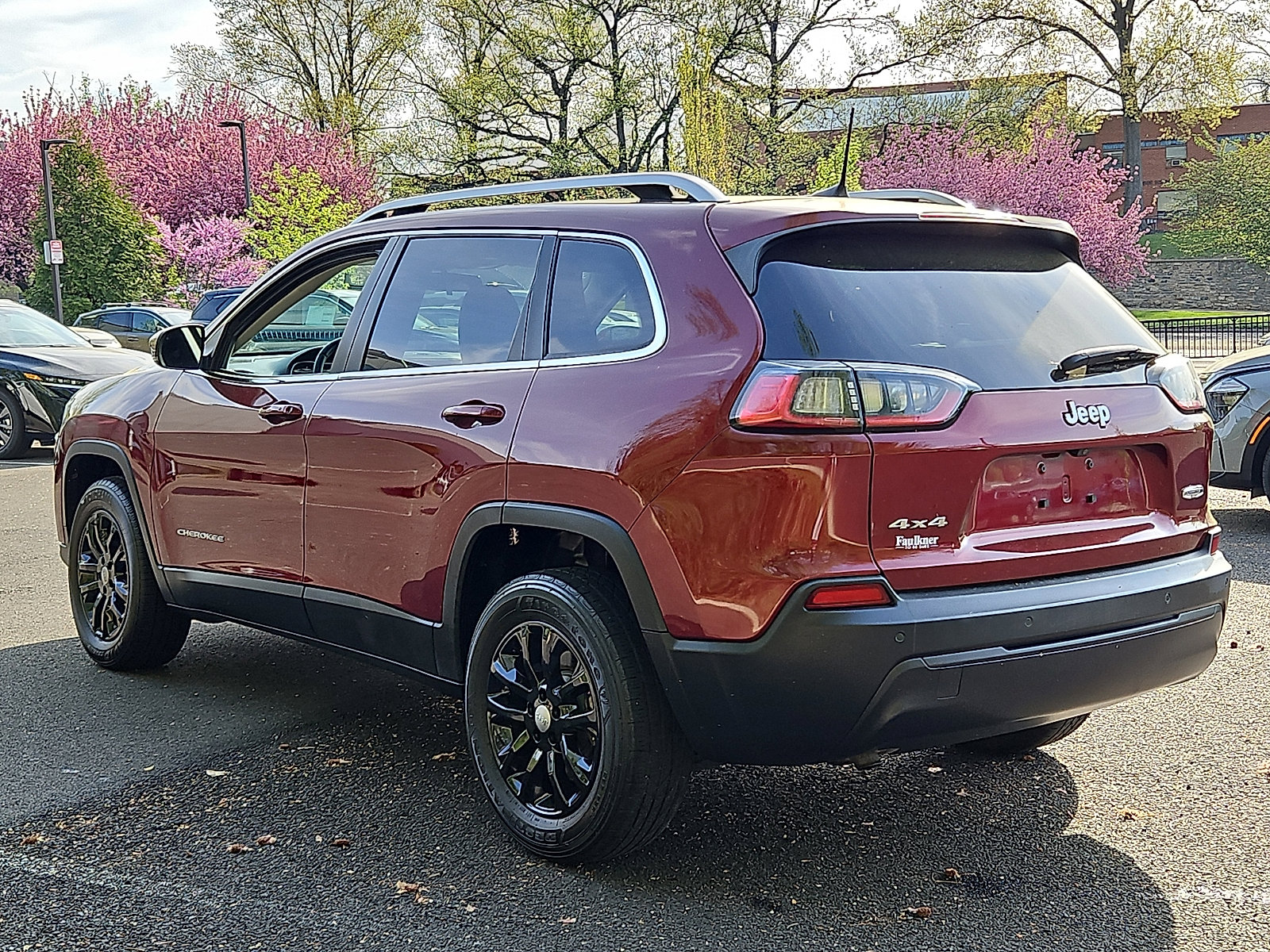 Used 2019 Jeep Cherokee Latitude Plus w/ Cold Weather Group image 4