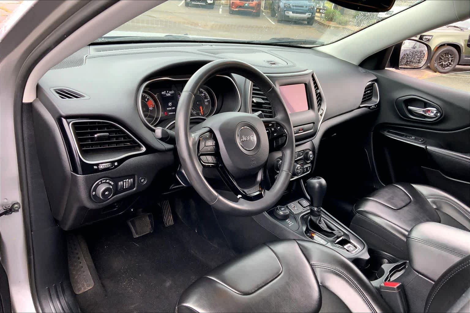 Used 2020 Jeep Cherokee Latitude Plus image 17
