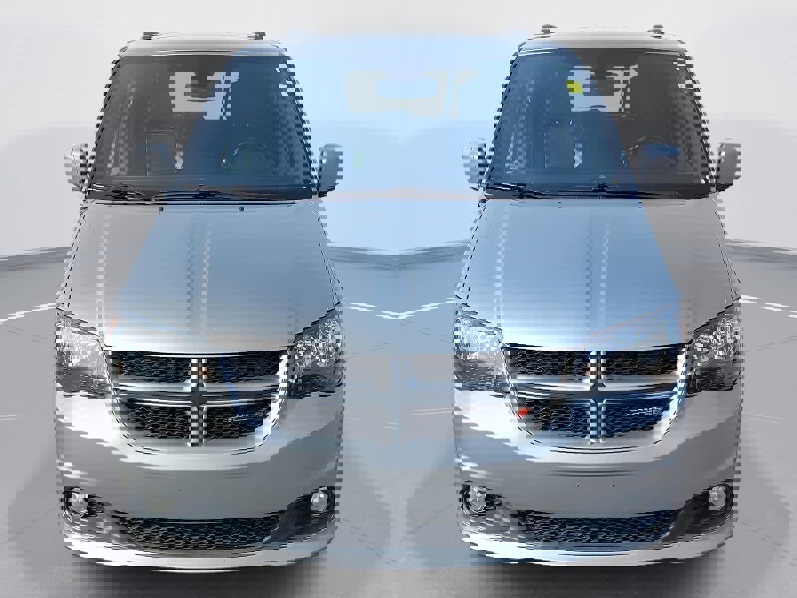 Used 2019 Dodge Grand Caravan SXT image 2