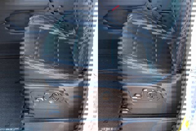 Used 2021 GMC Yukon Denali w/ Denali Premium Package image 16