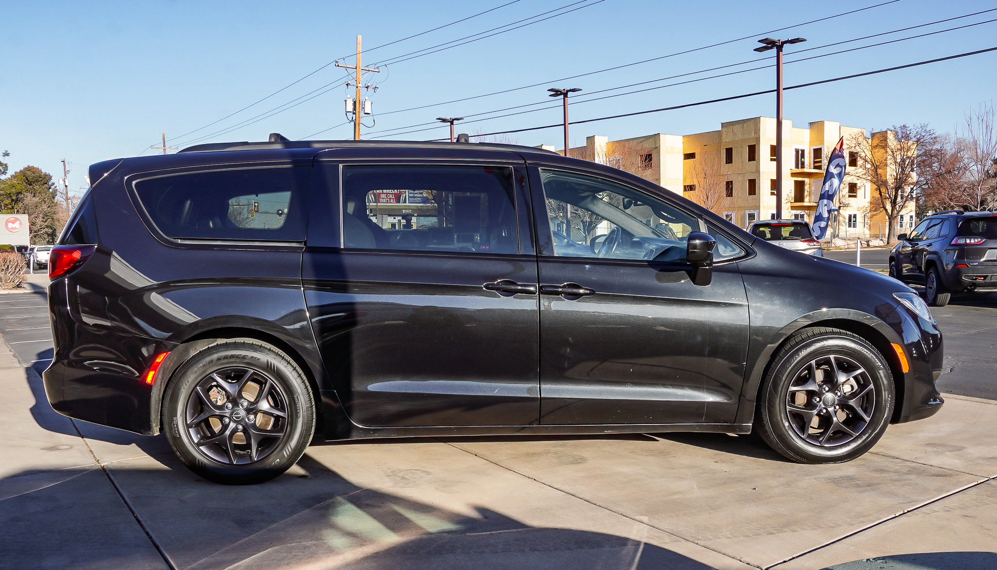 Used 2019 Chrysler Pacifica Touring-L w/ S Appearance Package image 9