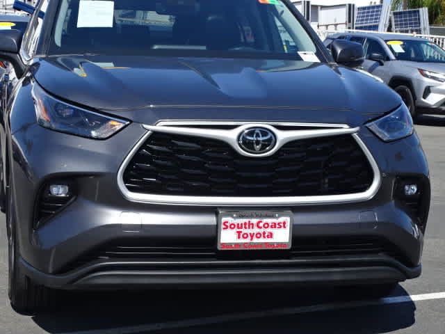 Used 2023 Toyota Highlander XLE FWD image 4