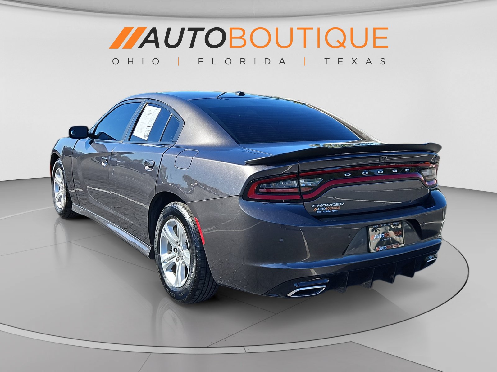 Used 2020 Dodge Charger SXT RWD image 3